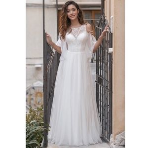 Ivory Mid-Sleeve Cold Shoulder Bridal Gown